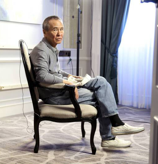 侯孝贤退休首露面 现身街头气色佳