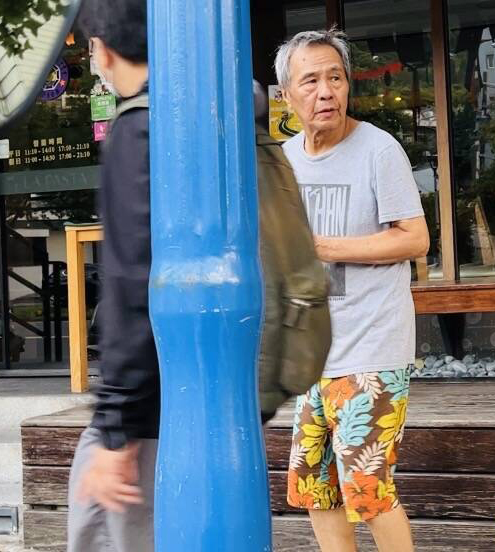 侯孝贤退休首露面 现身街头气色佳