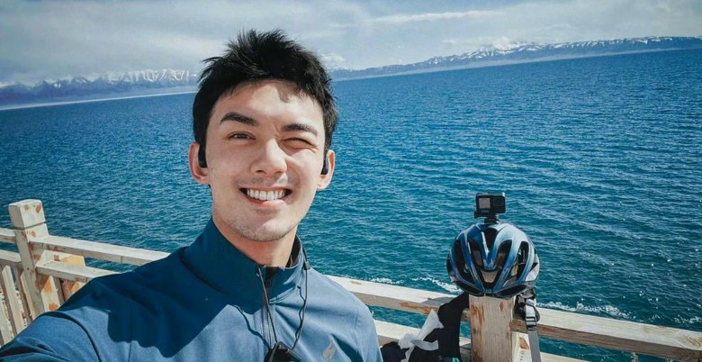 ​吴磊耍大牌？ 借脚车拍广告拒合照  