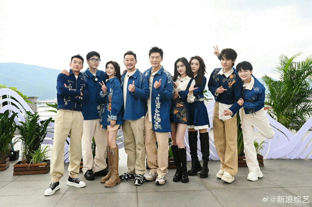 《奔跑吧》公布11月份阵容 Baby名字又不在当中