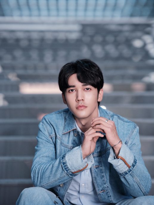 《封神》陈牧驰爆搭上失婚浪姐 甜牵陈冰挑首饰