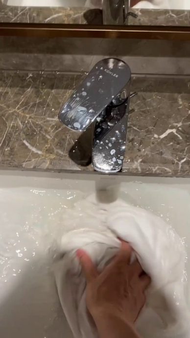 《爱.回家》男星酒店洗衣闻内裤 行李箱放床挨骂没品