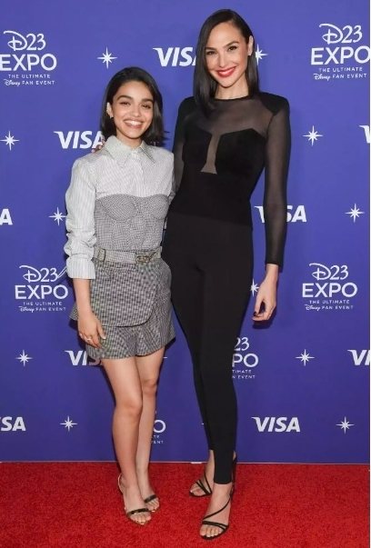 《白雪公主》延后1年上映 剧照曝7矮人CG合成  