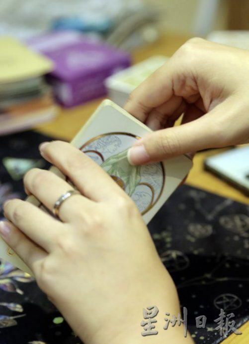 【指点迷津／02】占卜师招宝玉●一场疫情，踏上塔罗占卜的学习旅程