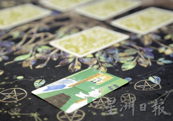 【指点迷津／02】占卜师招宝玉●一场疫情，踏上塔罗占卜的学习旅程