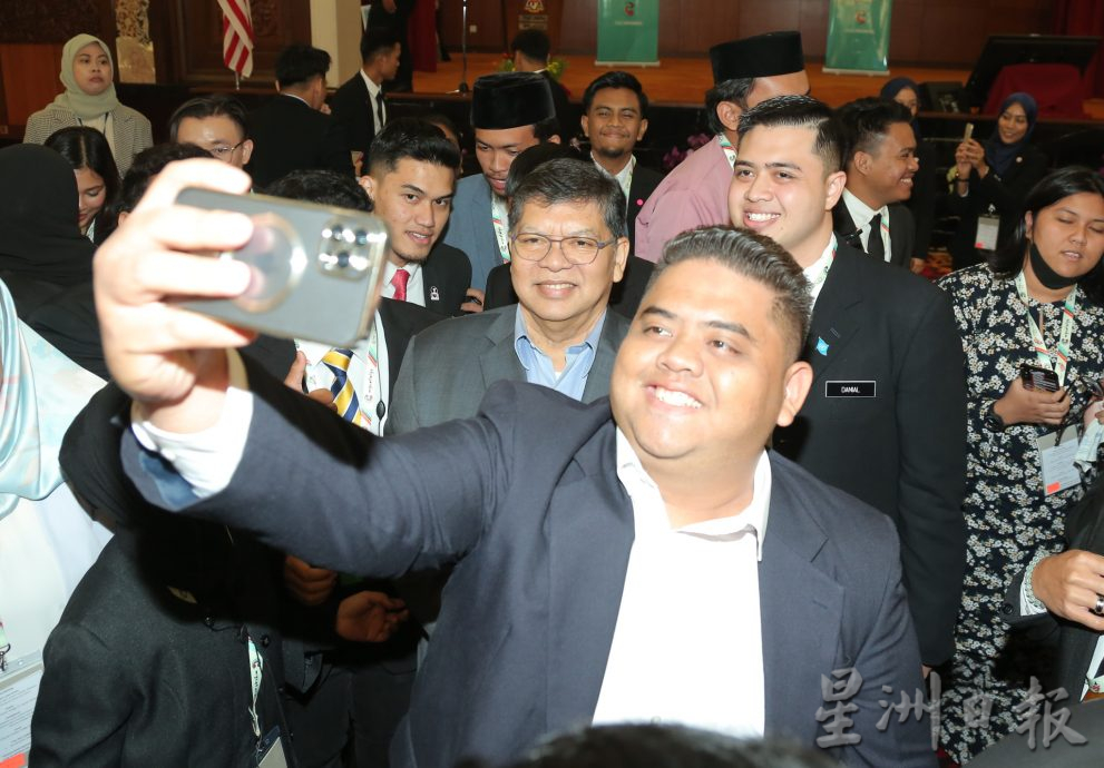 下议院议长佐哈里谈心路历程