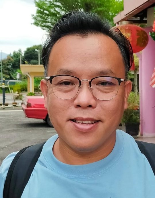 东: 玻璃口新村有一间大超市