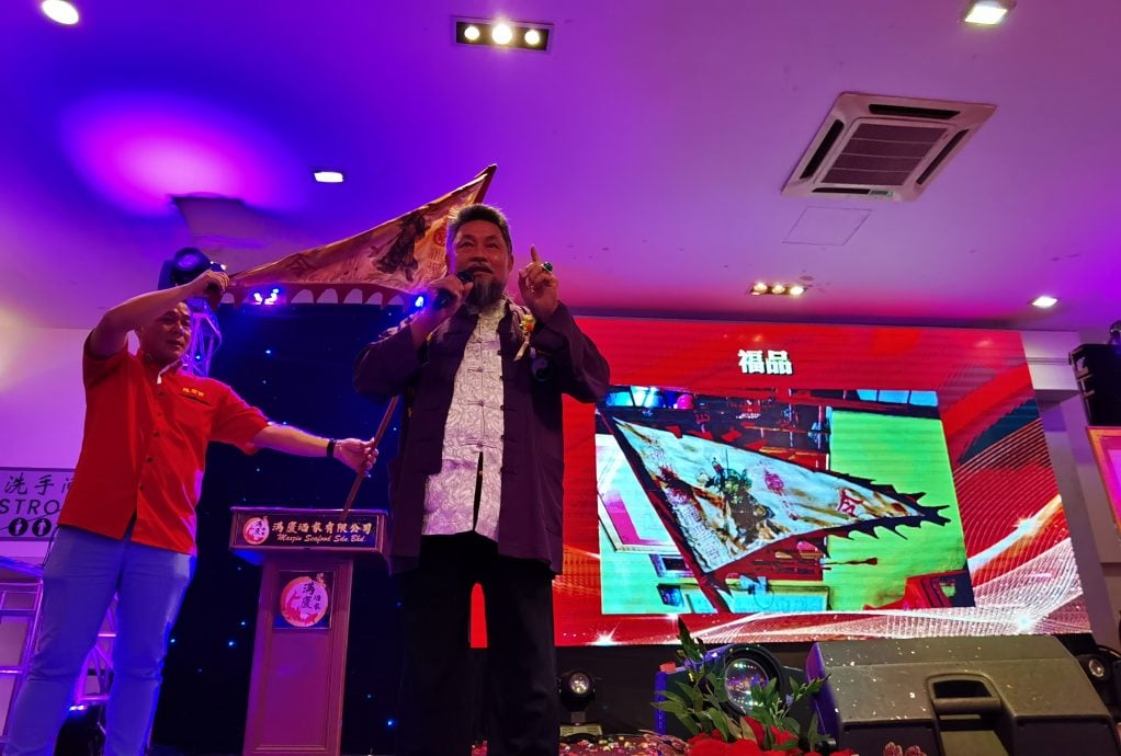 东:关丹市议员郑春子认为,若彭州政府一意孤行将黄亚养路易名,将会引起华裔的不满,更可能会失去广大华裔选民的支持。