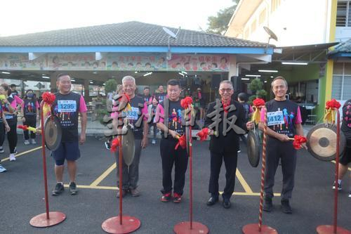 东:千人行,为华教!