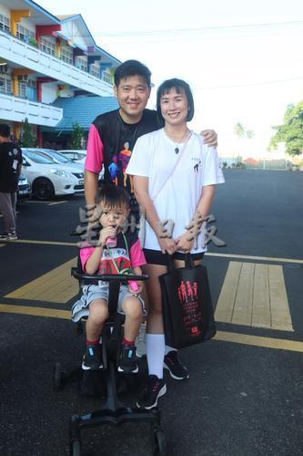 东:千人行,为华教!