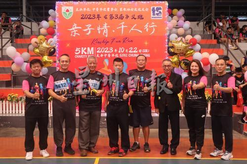 东:千人行,为华教!