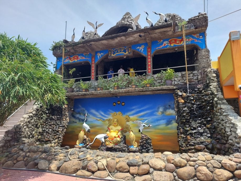 东:吉兰丹灵应殿(九皇大帝)庆九皇大帝千秋宝诞,今年特备龙船。