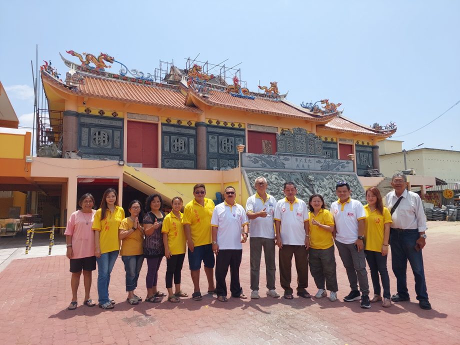 东:吉兰丹灵应殿(九皇大帝)庆九皇大帝千秋宝诞,今年特备龙船。