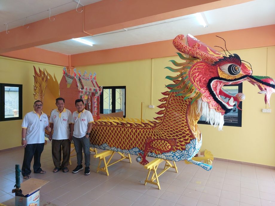 东:吉兰丹灵应殿(九皇大帝)庆九皇大帝千秋宝诞,今年特备龙船。