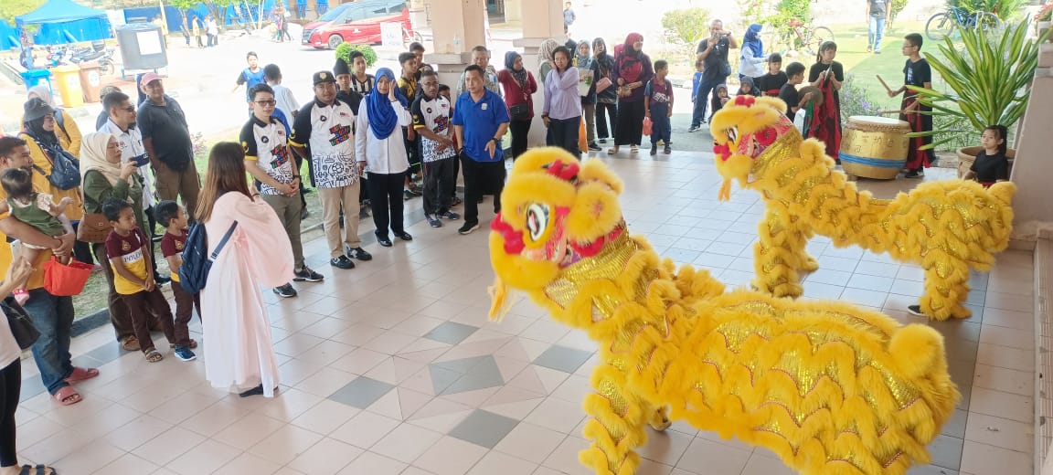 东:百乐县教育局开放日活动千人参与