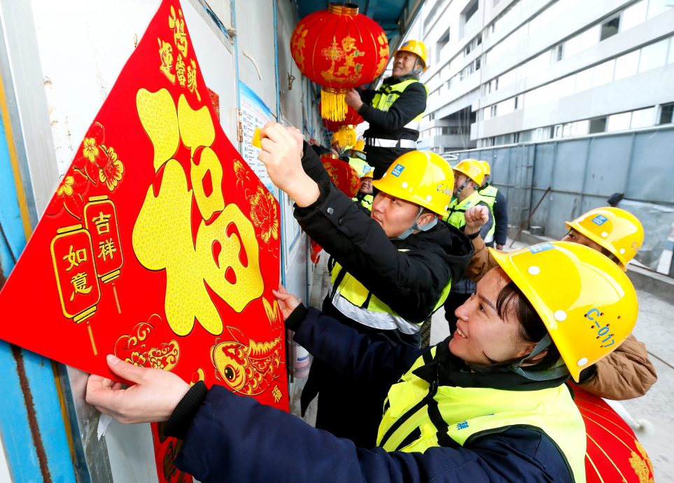 中国明年春节将连休8天 除夕不放假 引热议