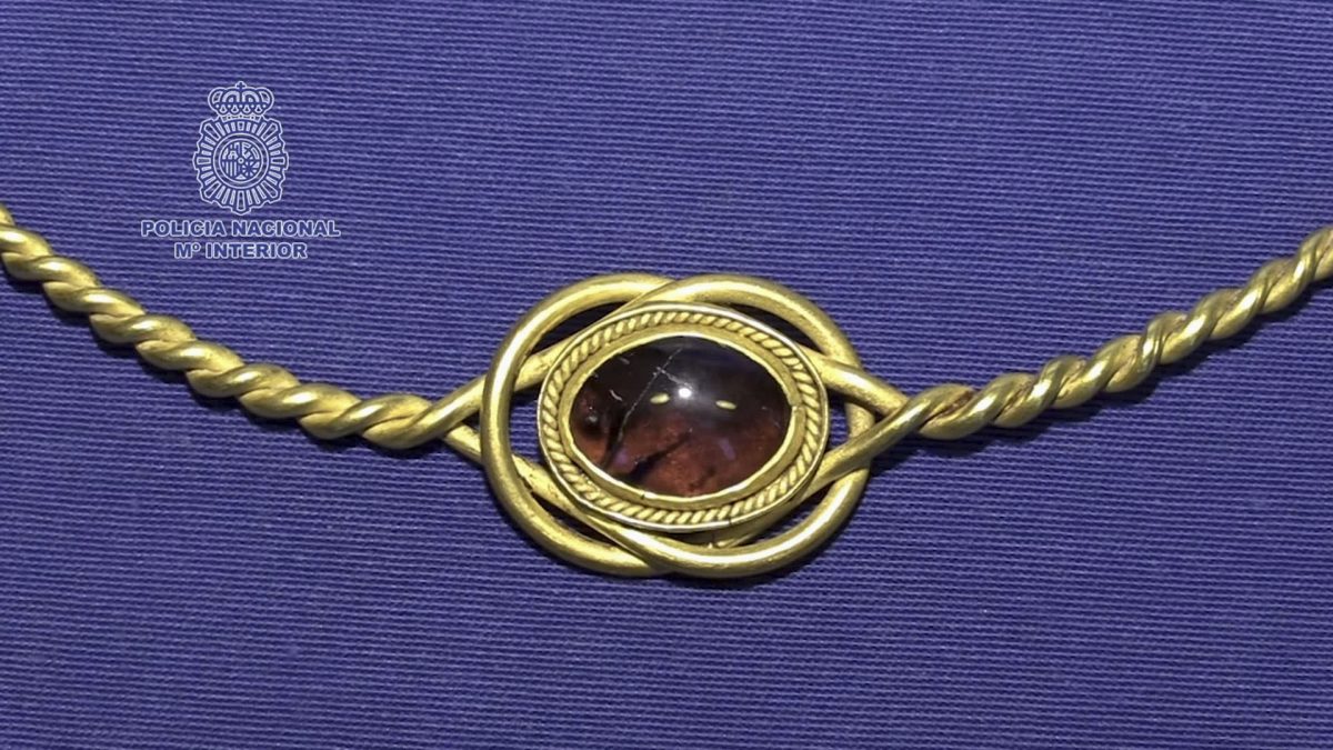 乌克兰千年历史黄金文物遭窃7年后 西班牙跨国行动破获寻回