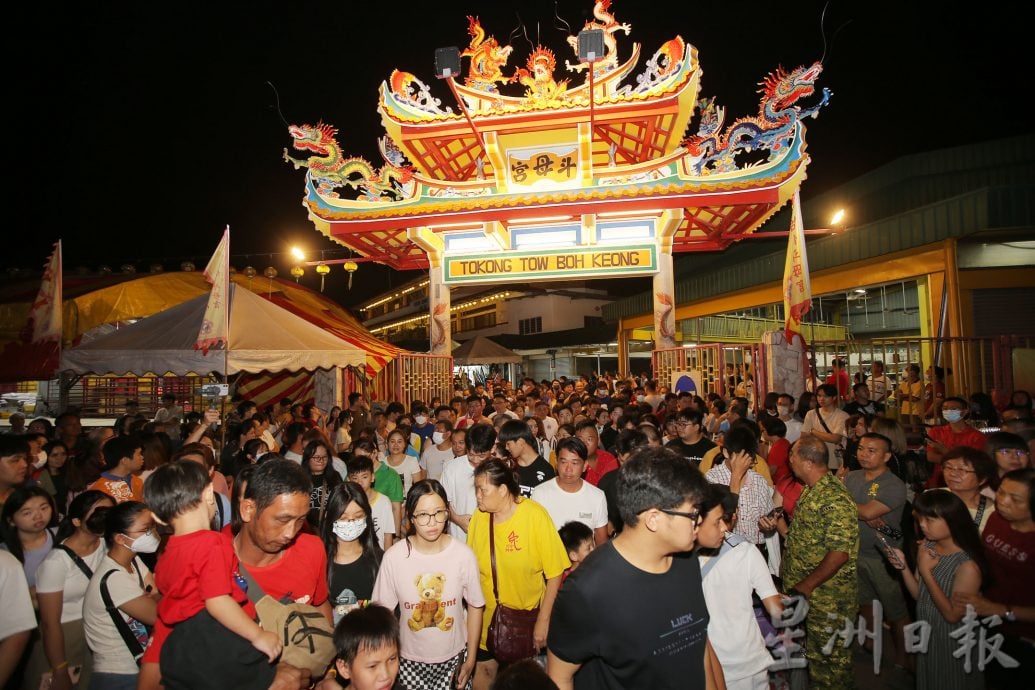 九皇大帝千秋宝诞 怡斗母宫花车大旗队热闹接神