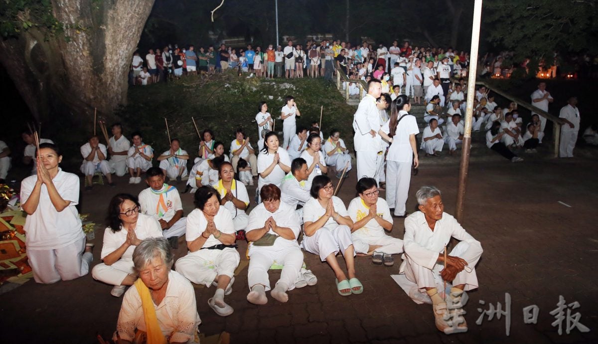 九皇大帝千秋宝诞 怡斗母宫花车大旗队热闹接神