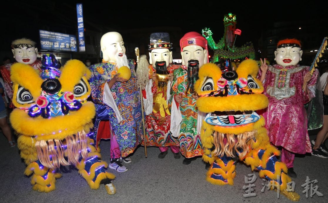 九皇大帝千秋宝诞 怡斗母宫花车大旗队热闹接神