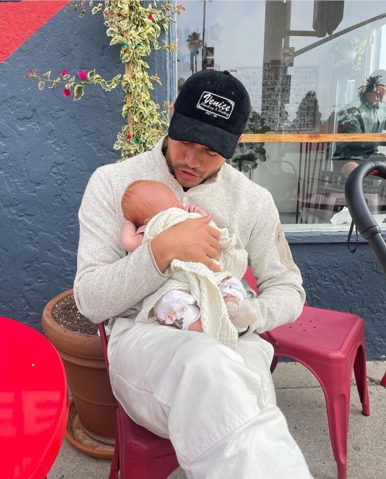 亨利高汀现踪家乡古晋 哥罗面美禄超吸睛