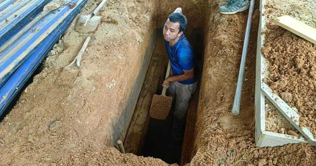 从顽皮变有责任感 男子:掘墓工作改变了我