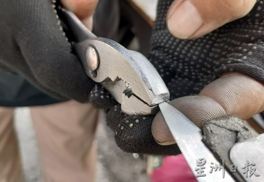 传承者/大北马:自学手艺自制器材 磨刀师把钝刀变利