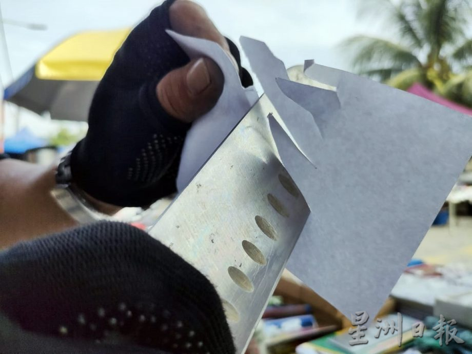 传承者/大北马:自学手艺自制器材 磨刀师把钝刀变利