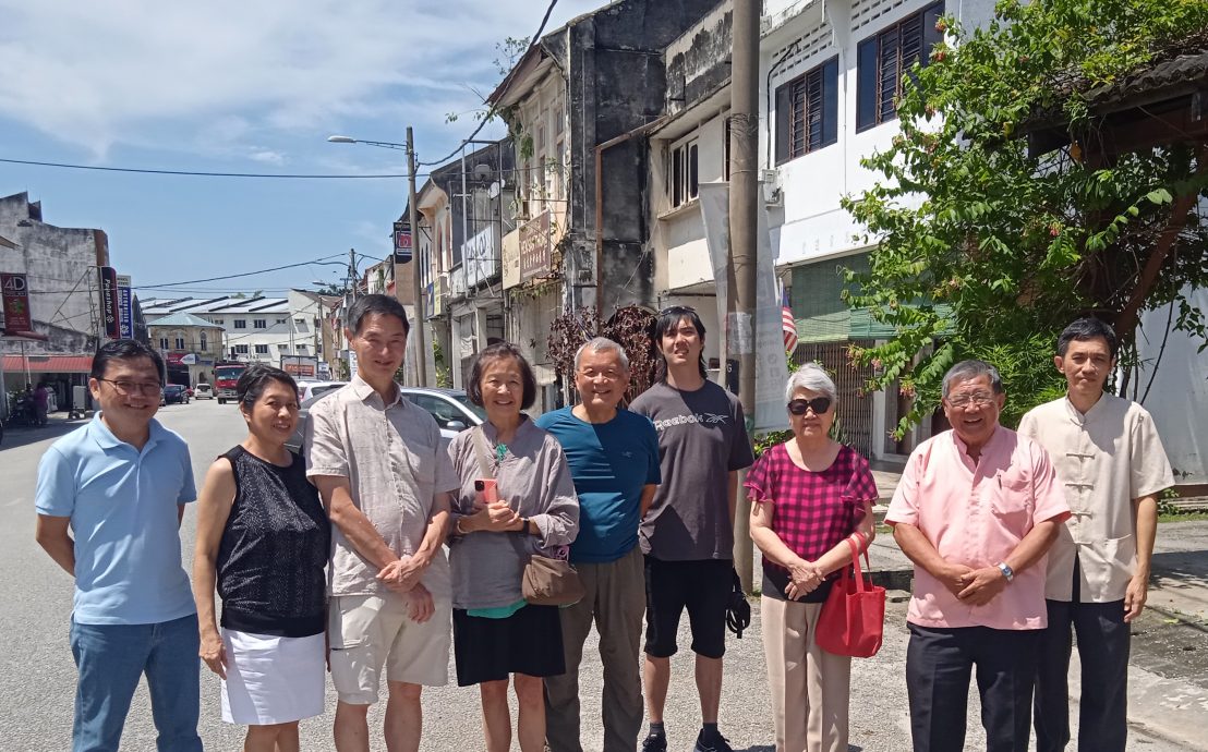 余仁生创办人后人 余义坤游览务边