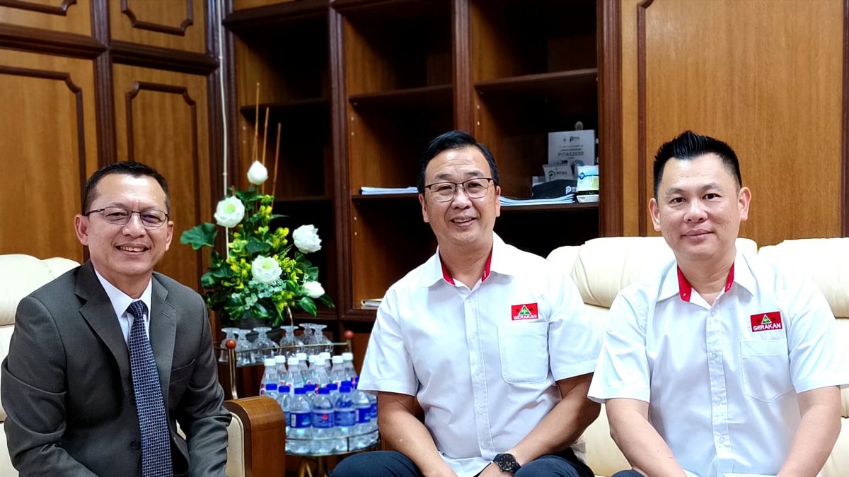 全国:民政党总秘书罗家荣