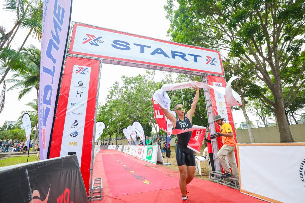 全国水域铁人二项比赛 陈圳伟称霸精英组冲刺赛