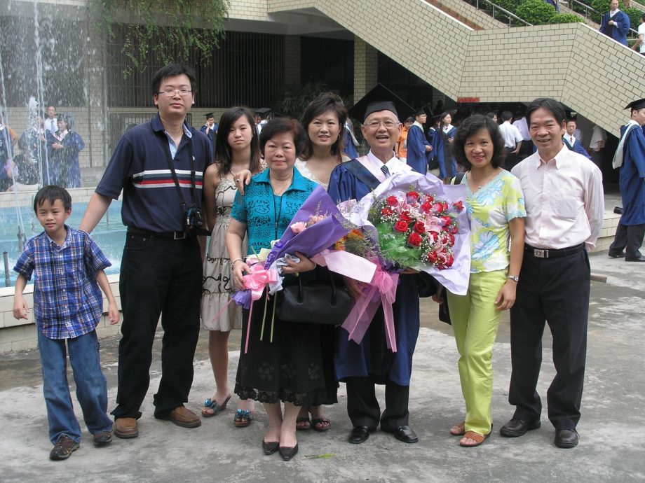 全国版/【暖势力】/以诗纪史结集成书笔描政坛风云 徐持庆坚毅不拔活出精彩人生