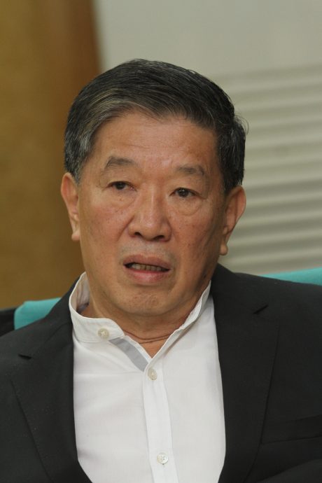 全国版/槟行政议会支持曹观友告陈国平