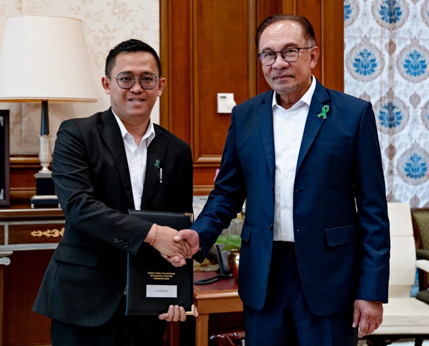 全国版:芙蓉国会政治秘书何永铧受委交通部长政治秘书