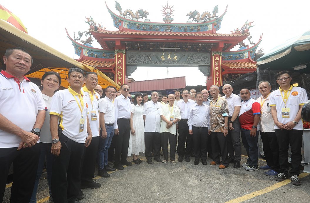 全国／林冠英:陆兆福向首相要求增加华小拨款／1图