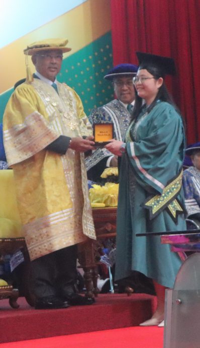 全:国家元首苏丹阿都拉陛下谕令苏丹阿都拉彭亨大学(UMPSA),将机器人技术(robotik)和人工智能等高科技新领域,作为研究优先事项