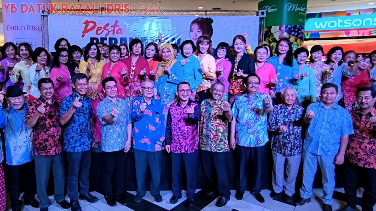 全:登州政府将把唐人坡(Kampung Cina)重新命名为唐人街( China Town),以吸引更多游客尤其是外国游客到访。