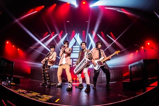 八三夭大马特色华语逗乐粉丝 全场夭怪站起来大合唱