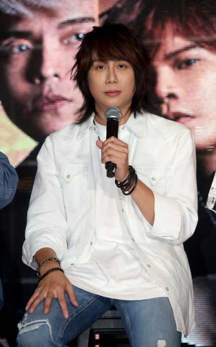 八三夭维持感情靠钱？ 大马演唱会要歌迷湿身