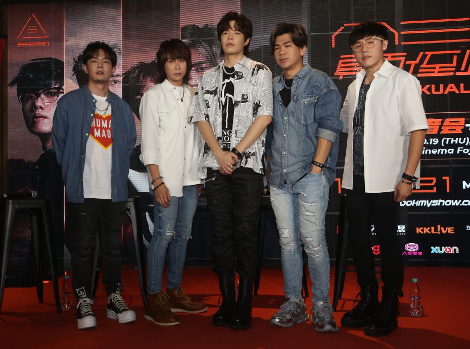 八三夭维持感情靠钱？ 大马演唱会要歌迷湿身