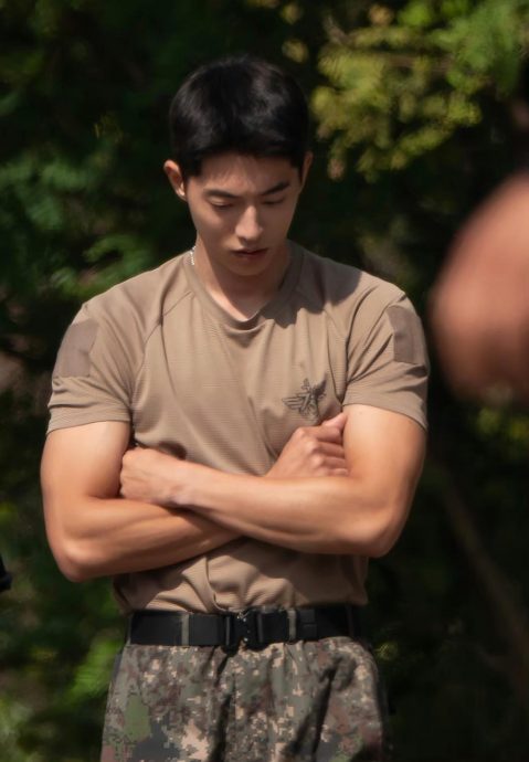 南柱赫入伍明显变壮 网:去军队拍偶像剧了