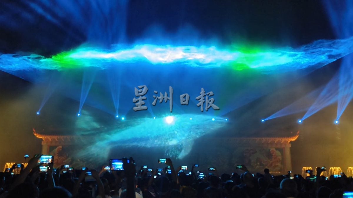 森州瓜拉庇朥西天宫九皇爷庙耗资1300万令吉创设全马首个九龙音乐喷泉。