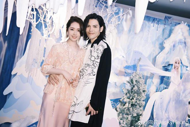 向佐为3岁女儿庆生 郭碧婷尽显贵妇气质