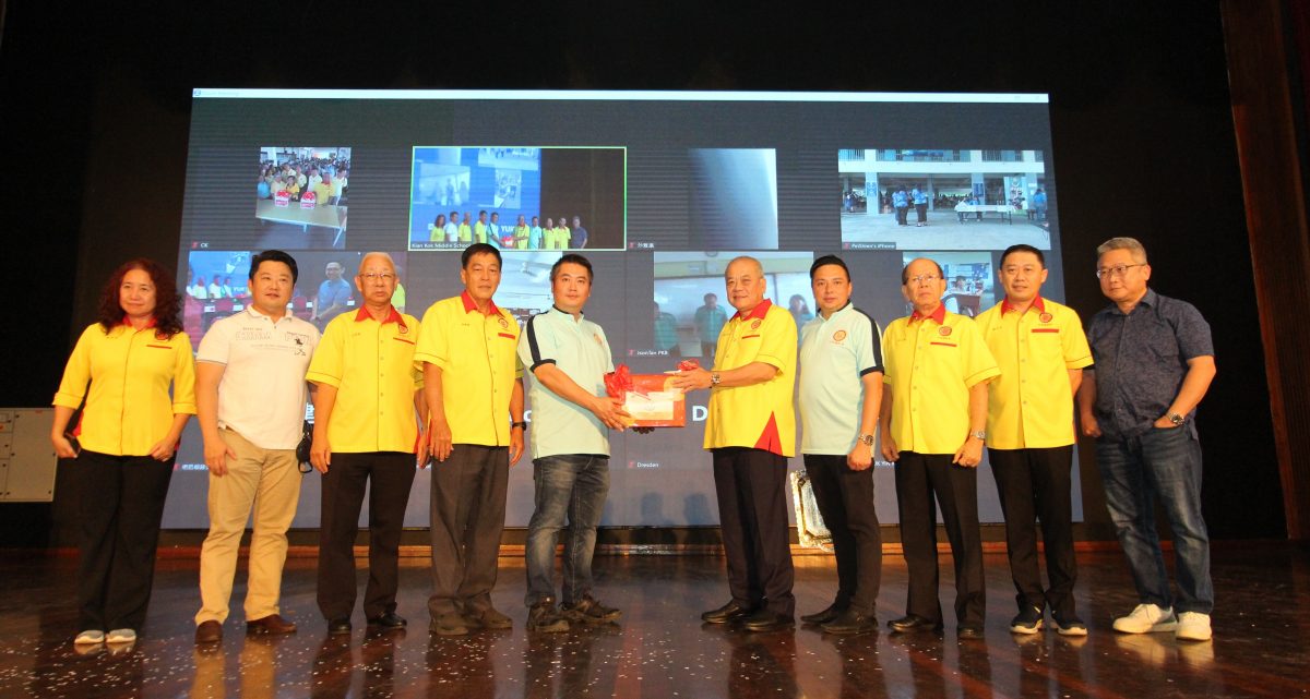 吴添泉吁家长鼓励孩子选读数理科