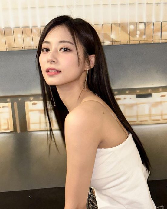 周子瑜续约爆遭冷冻 母疑痛批JYP承诺像泡沫