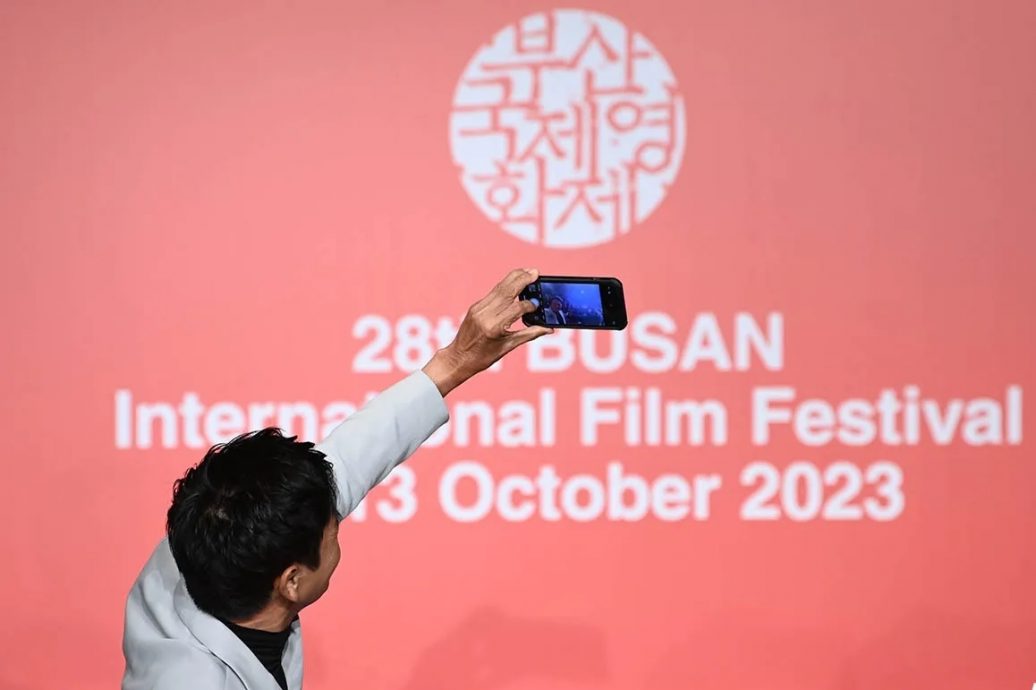 周润发对死讯看很开 裸捐身家:我也不想捐!