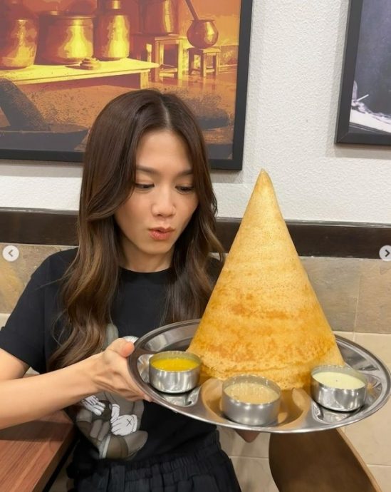 周秀娜来马拍戏偷闲觅食 晒泳照露玉背惊现青筋