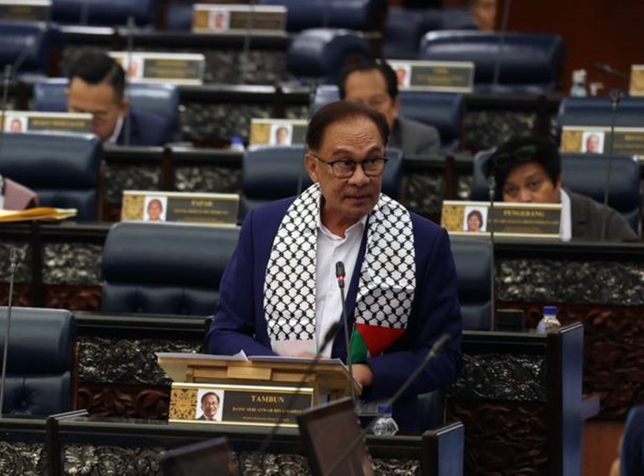 国会/安华：拨款1亿令吉援助巴勒斯坦人+否认拒绝出兵指控