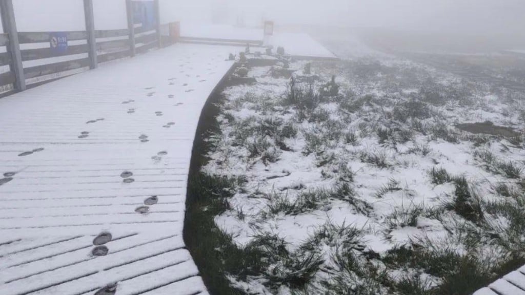 国庆十一假期刚过 北京延庆落雪似仙境