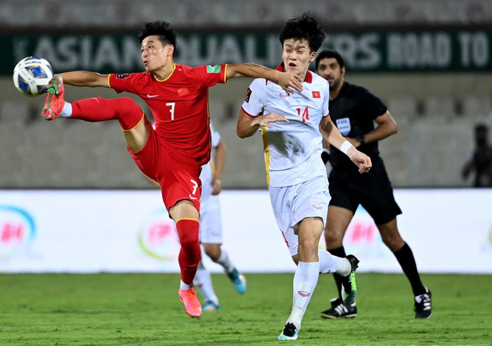 国际足球友谊赛| 中国复仇10人越南 武磊并列队史射脚王